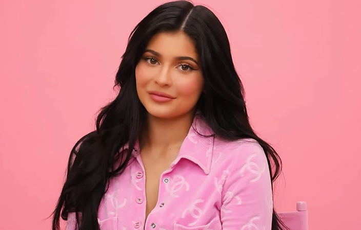 من 30 دقيقة إلى 10 دقائق، هكذا تغيّر روتين مكياج كايلي