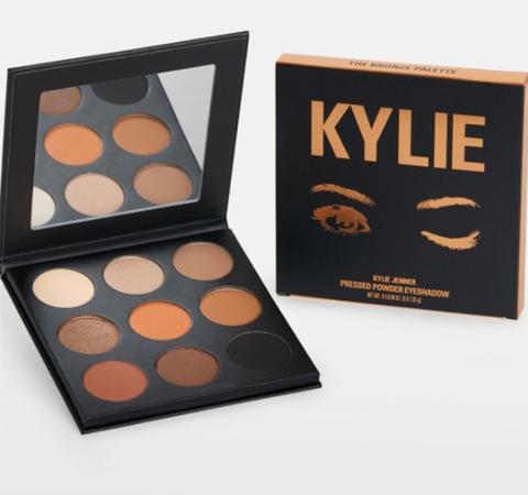 من 30 دقيقة إلى 10 دقائق، هكذا تغيّر روتين مكياج كايلي