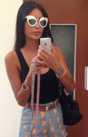 النظارات الغريبة والضخمة حليفة إطلالات أليس عبد العزيز