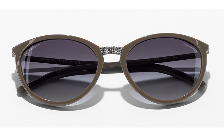 نظارات شانيل الشتوية الفاخرة مستوحاة من فستان التويد الأيقوني