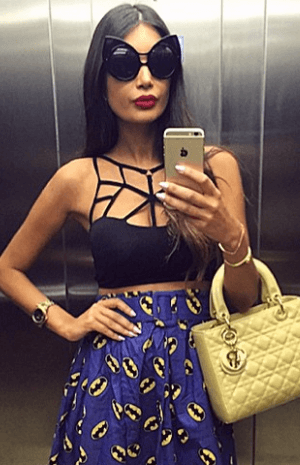 النظارات الغريبة والضخمة حليفة إطلالات أليس عبد العزيز