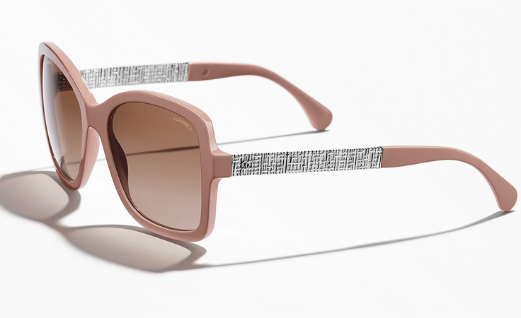 نظارات شانيل الشتوية الفاخرة مستوحاة من فستان التويد الأيقوني