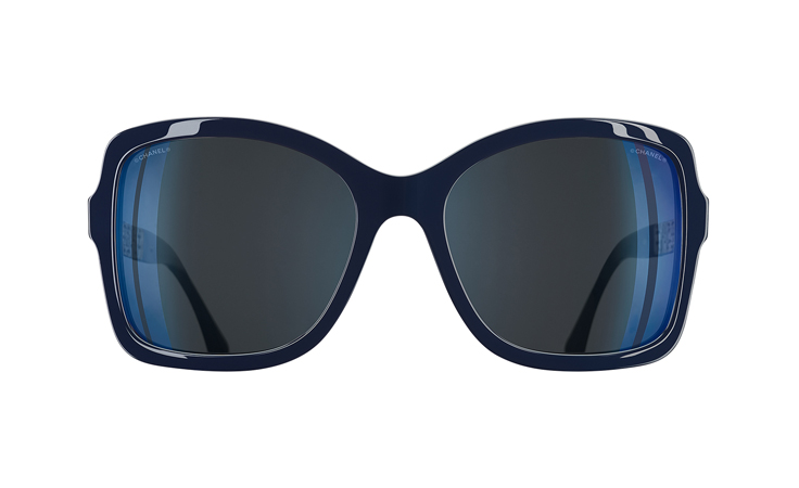 نظارات شانيل الشتوية الفاخرة مستوحاة من فستان التويد الأيقوني