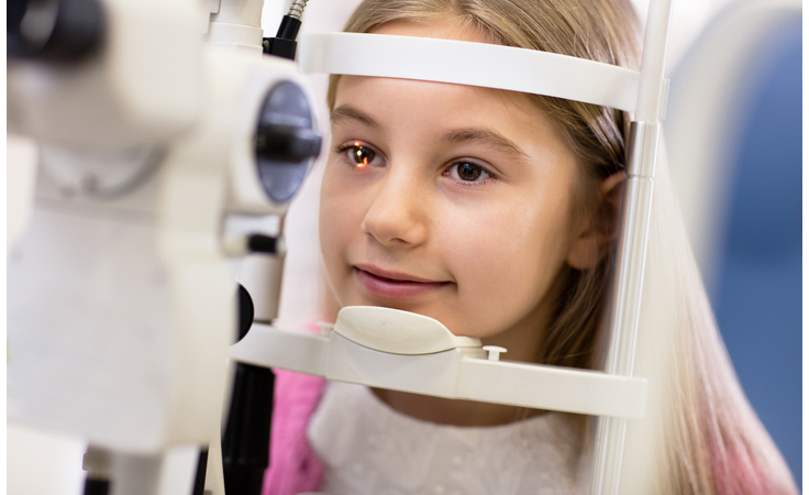 العناية بنظر طفلك ليست سهلة.. وهذا ما عليك فعله