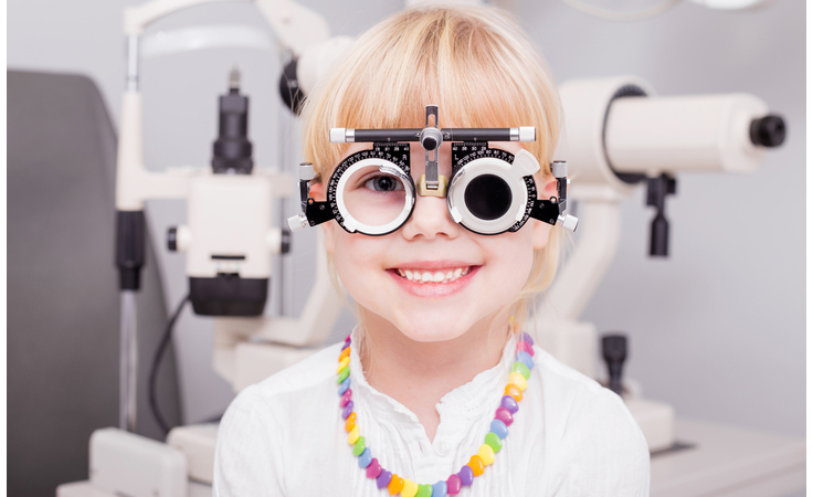 العناية بنظر طفلك ليست سهلة.. وهذا ما عليك فعله