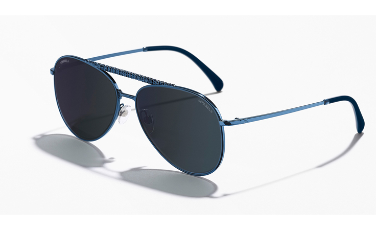 نظارات شانيل الشتوية الفاخرة مستوحاة من فستان التويد الأيقوني