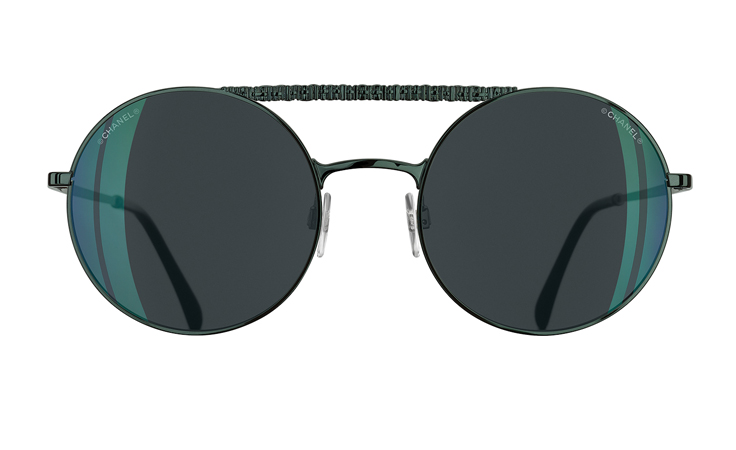 نظارات شانيل الشتوية الفاخرة مستوحاة من فستان التويد الأيقوني