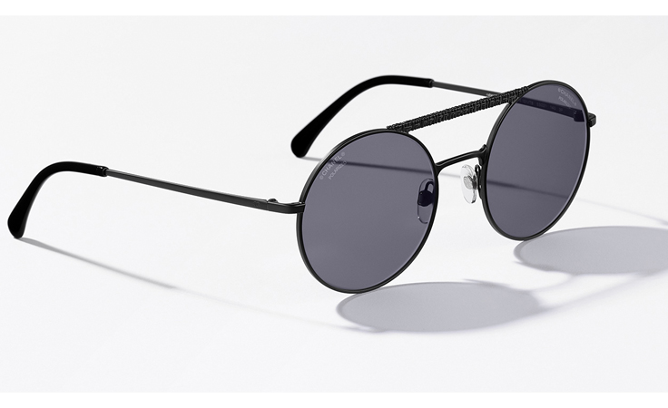 نظارات شانيل الشتوية الفاخرة مستوحاة من فستان التويد الأيقوني