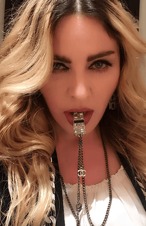 صورة ابنة مادونا تثير جدل واشمئزاز المعجبين