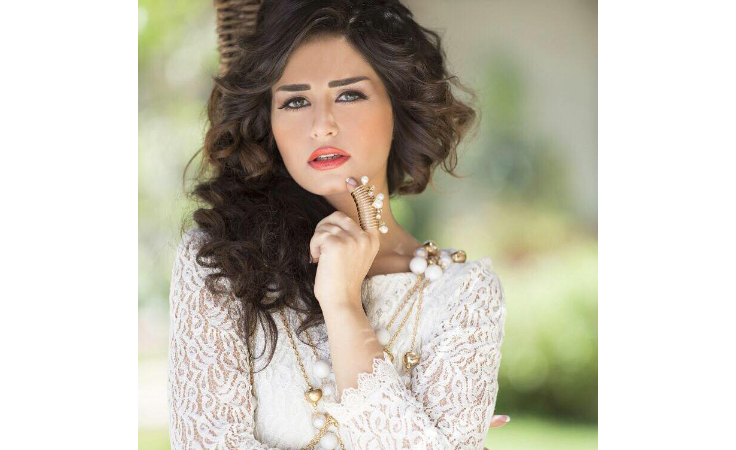 منة فضالي توجّه رسالة عبر نواعم وتوضح خبر اعتزالها..