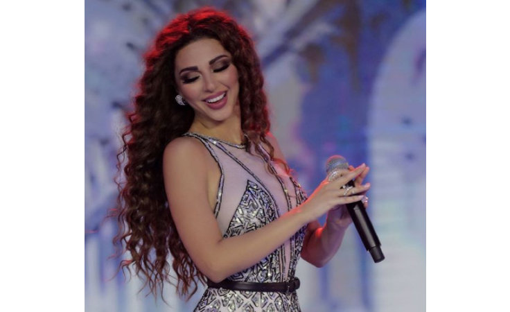 هل يُعقل أن يتهم معجبو ميريام فارس شاكيرا بتقليدها؟