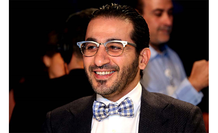 بكاء شديد بسبب ظهور أحمد زكي بين النجوم!