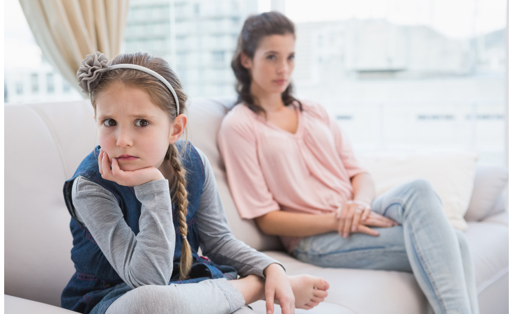 هكذا تخرجين من ورطة معارضة طفلك لكِ طوال الوقت!