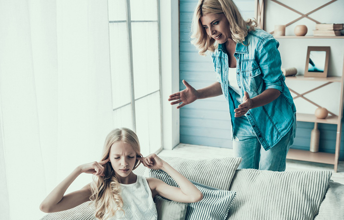 3 أسباب وراء هروب المراهق من التواصل معكِ