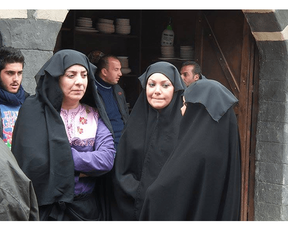 نادين تحسين بيك تبحث عن الحب القديم بين نارين