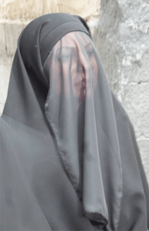 نادين تحسين بيك تبحث عن الحب القديم بين نارين