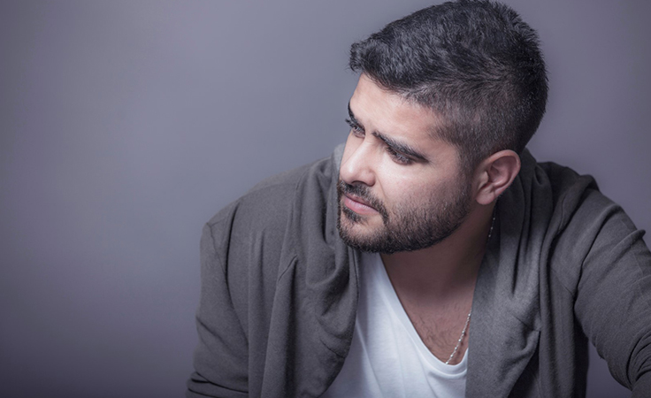 فيديو.. ناصيف زيتون يبكي على المسرح ويتوقّف عن الغناء