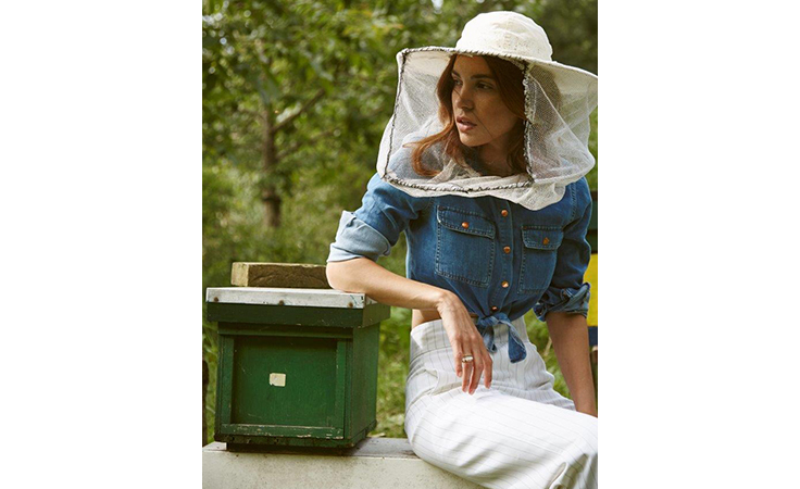 زيت Honey Infused Oil، سرّ جمال وصحّة شعر المدونة نيغين ميرصالحي