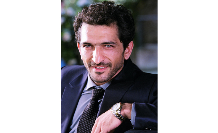 خاص - ما علاقة عمرو واكد بـ 4 فنّانات روسيّات؟