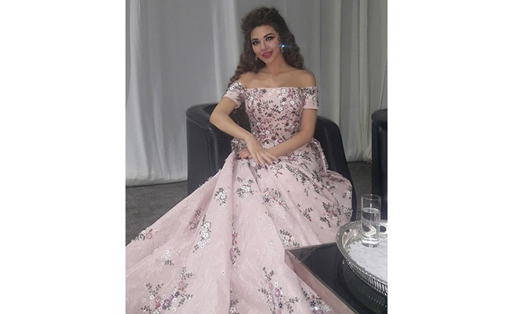 في شهر أكتوبر.. إليك أجمل إطلالات النجمات بالزهري