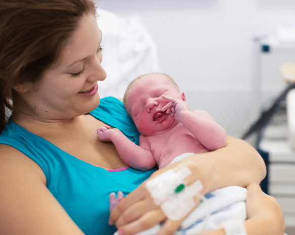 هذه هي أسباب ومخاطر هبوط الحبل السُرّي أثناء الولادة