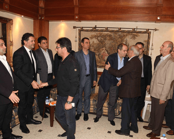 بالصور - نجلا راغب علامة يرافقانه في جنازة والدته