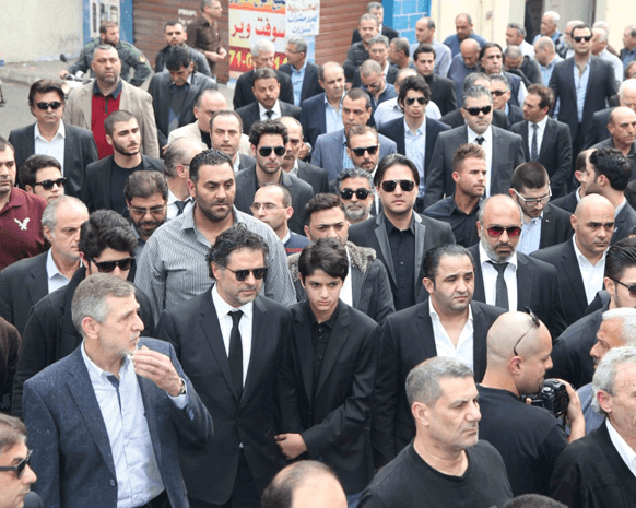 بالصور - نجلا راغب علامة يرافقانه في جنازة والدته