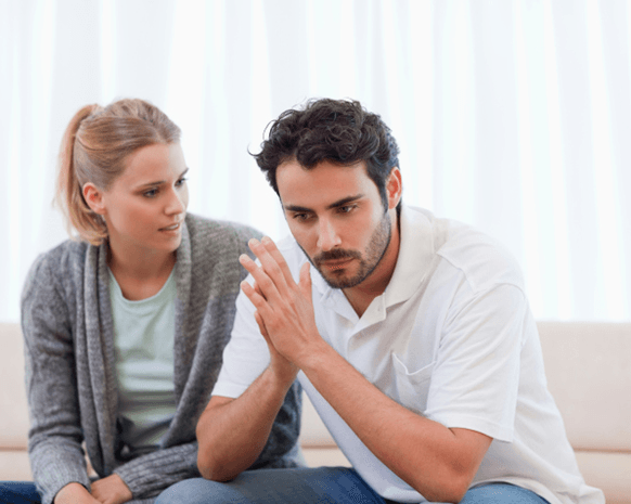 5 أسباب تدفع زوجكِ إلى الصمت فما الحل؟