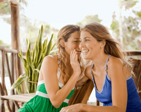 كيف يكون الأصدقاء سبباً في فشل العلاقة الزوجية؟