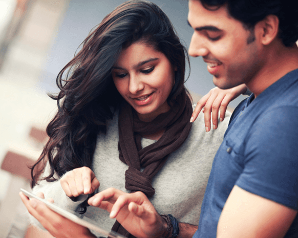 كيف تتعاملين مع مواقع التواصل الاجتماعي أنتِ وزوجكِ؟