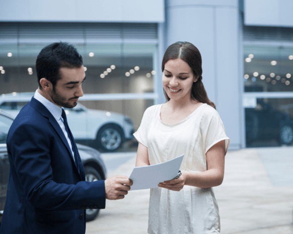 8 علامات تُشير إلى إعجاب الرجل بكِ... اكتشفيها!