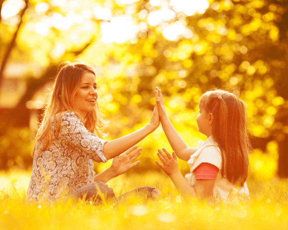 أغانٍ مؤثرة من الزمن الجميل تهدينها لأمّك في عيدها