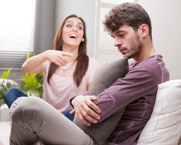 7 حِيَل تجعلكِ تتفادين تجاهُل زوجكِ لكِ