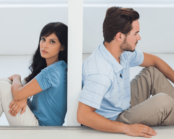 5 أسباب تدفع زوجكِ إلى الصمت فما الحل؟