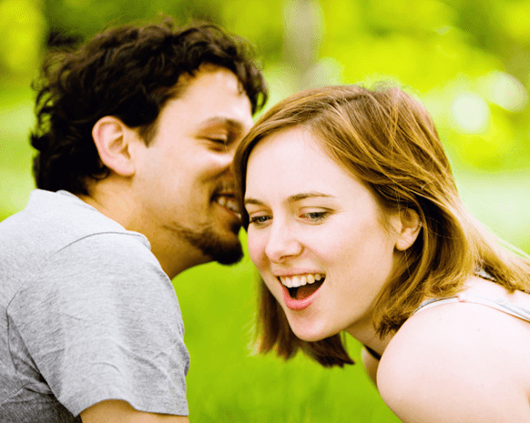 6 طرق غير عادية لتُغازلي زوجكِ!