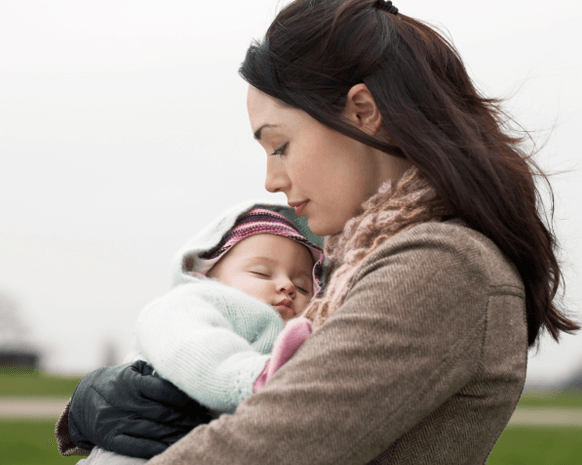 أغانٍ مؤثرة من الزمن الجميل تهدينها لأمّك في عيدها