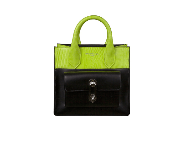 الحقائب الصغيرة جداً Micro Bags ستمنحك العصرية والحرية في الموسم الحار