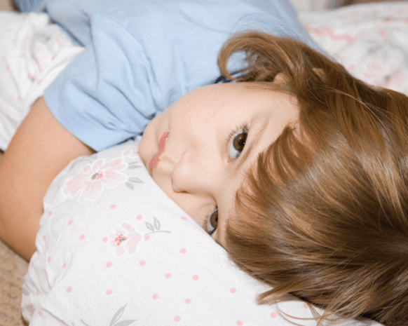 كيف تساعدين طفلك على التخلص من الحفاض أثناء النوم؟