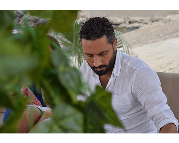 خاص - قيس الشيخ نجيب مُغرم بسلافة معمار في السرّ
