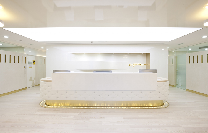 خاصّ، كلّ ما عليكِ معرفته عن تبييض الأسنان مع الطبيبين طارق وديفيد من عيادة أبا