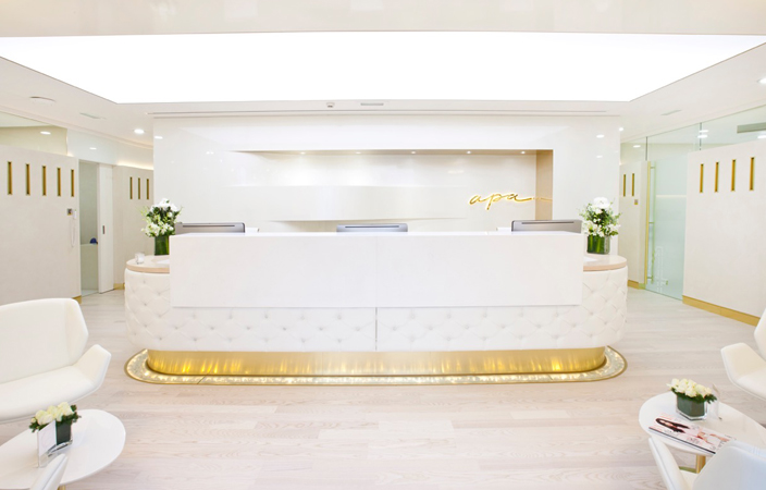 خاصّ، كلّ ما عليكِ معرفته عن تبييض الأسنان مع الطبيبين طارق وديفيد من عيادة أبا