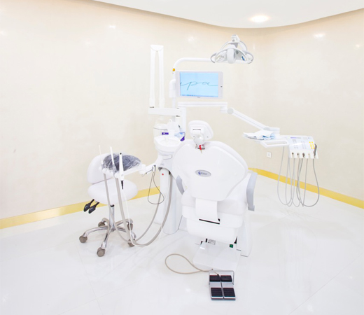 خاصّ، كلّ ما عليكِ معرفته عن تبييض الأسنان مع الطبيبين طارق وديفيد من عيادة أبا