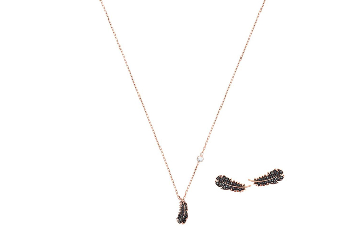 اختاري مجموعة Naughty or Nice من سواروفسكي لإطلالة متوهجة في موسم الأعياد