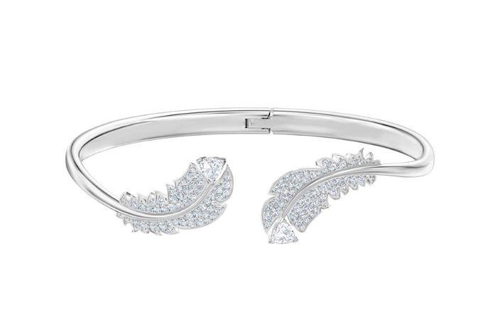 اختاري مجموعة Naughty or Nice من سواروفسكي لإطلالة متوهجة في موسم الأعياد