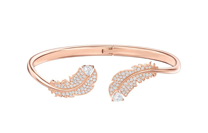 اختاري مجموعة Naughty or Nice من سواروفسكي لإطلالة متوهجة في موسم الأعياد