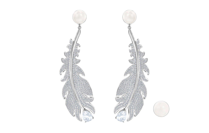 اختاري مجموعة Naughty or Nice من سواروفسكي لإطلالة متوهجة في موسم الأعياد