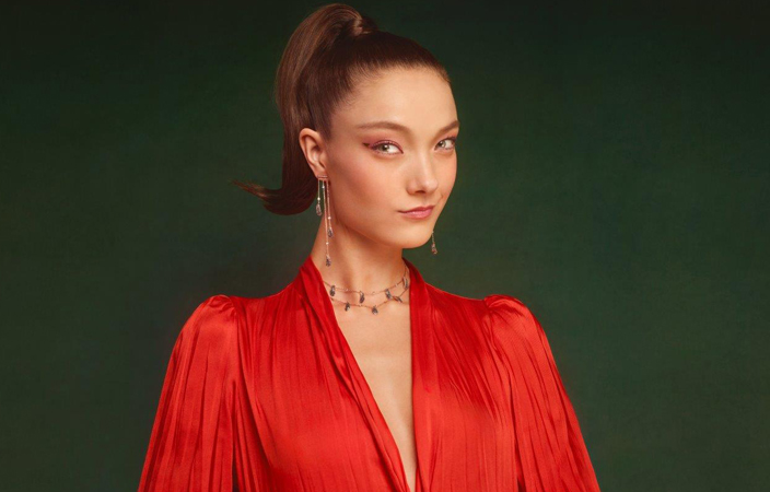 اختاري مجموعة Naughty or Nice من سواروفسكي لإطلالة متوهجة في موسم الأعياد