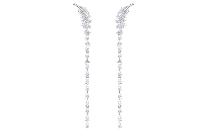 اختاري مجموعة Naughty or Nice من سواروفسكي لإطلالة متوهجة في موسم الأعياد