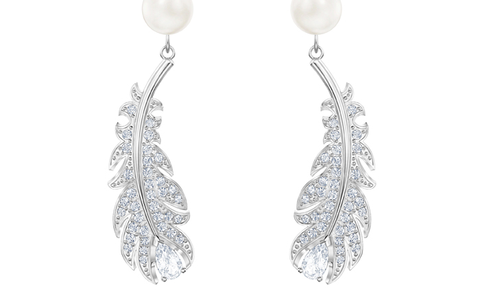 اختاري مجموعة Naughty or Nice من سواروفسكي لإطلالة متوهجة في موسم الأعياد