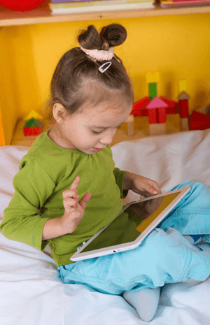 كيف تتحكمين باستخدام طفلك للأجهزة التكنولوجية الذكية؟